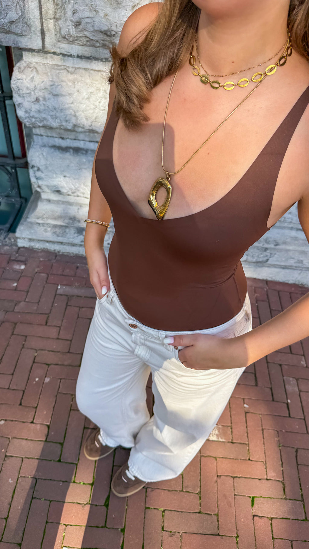 V-neck body vera
