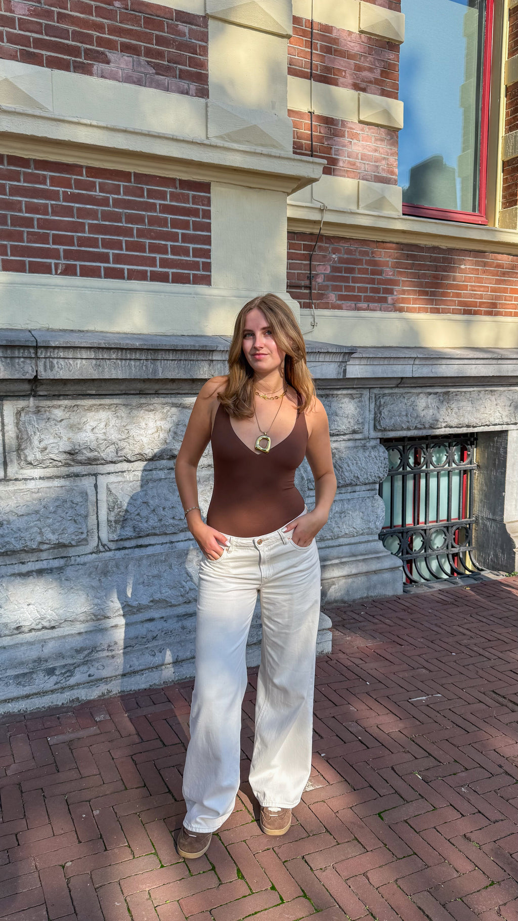 V-neck body vera