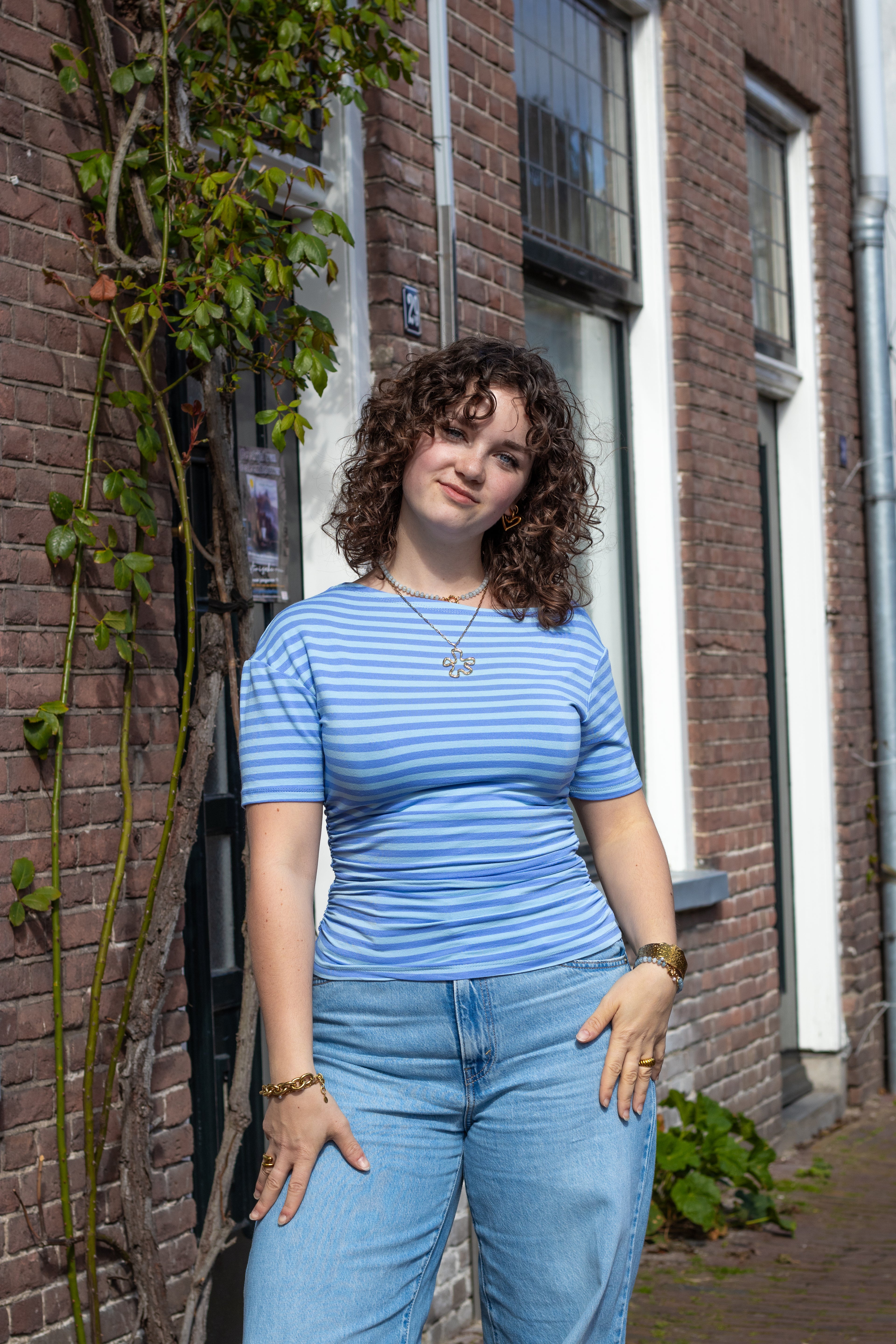 Striped assymetric tee daisy
