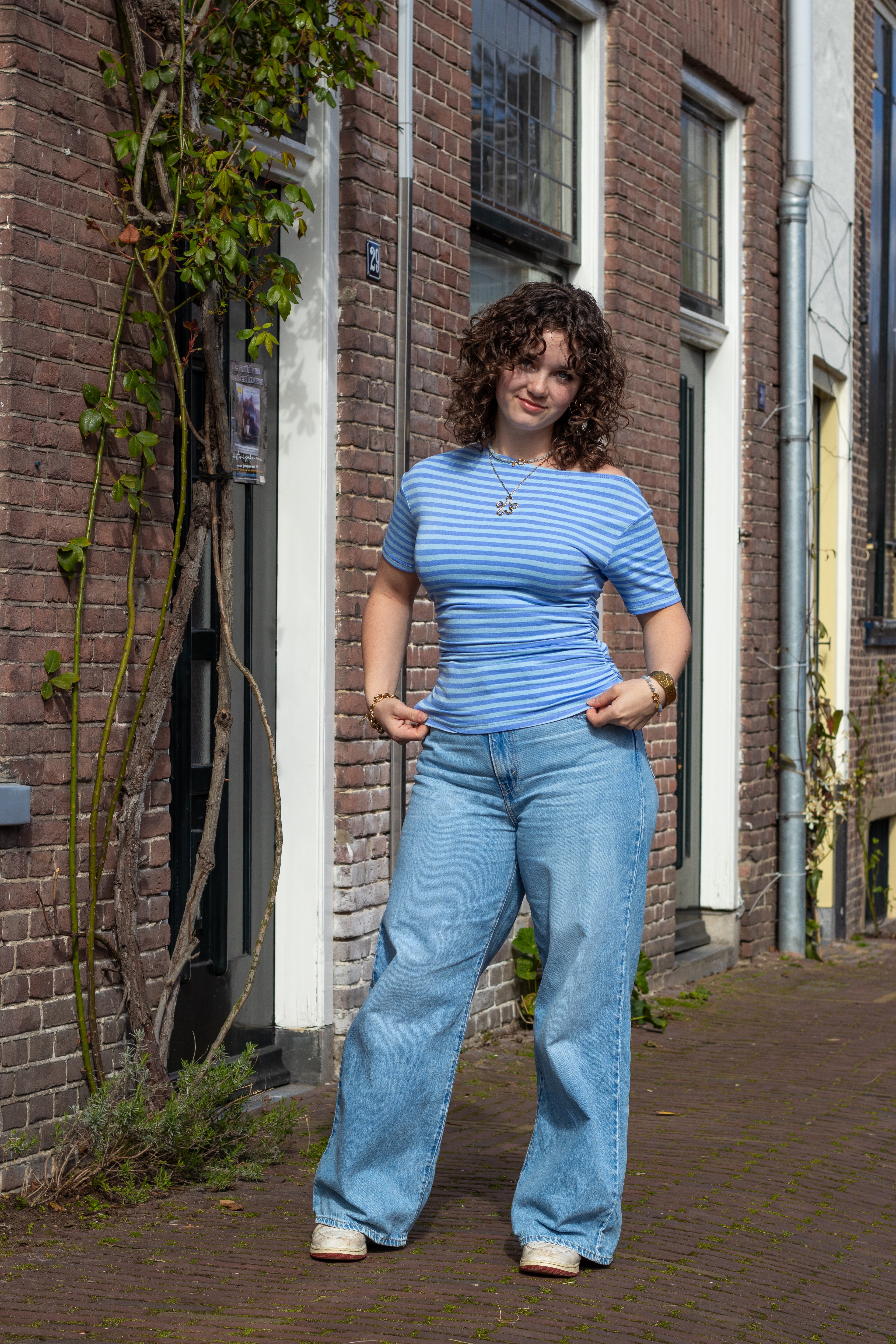 Striped assymetric tee daisy